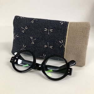 Etui lunettes souple lin, tissu japonais libellules Komon bleu marine / Housse molletonnée,  personnalisable / Etui téléphone personnalisé