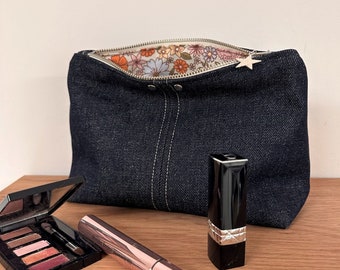 Pochette zippée en jean brut / Trousse maquillage denim brut/ Rangement cosmétiques femme, personnalisable / Sportswear