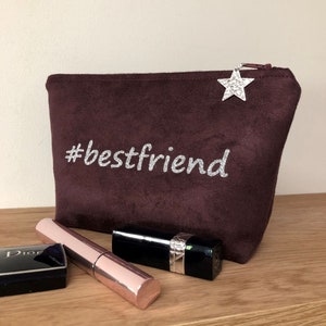 Burgunderrote Kosmetiktasche mit silberner Glitzerbotschaft / Anpassbares Blogger-Geschenk / Personalisiertes Kit