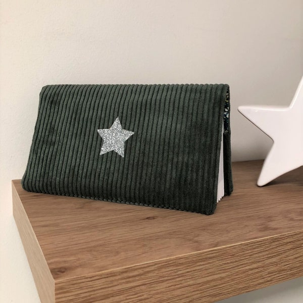 Porte chéquier velours vert kaki, étoile argentée /  Etui chéquier talon haut, velours côtelé, paillettes, personnalisable / Idée cadeau