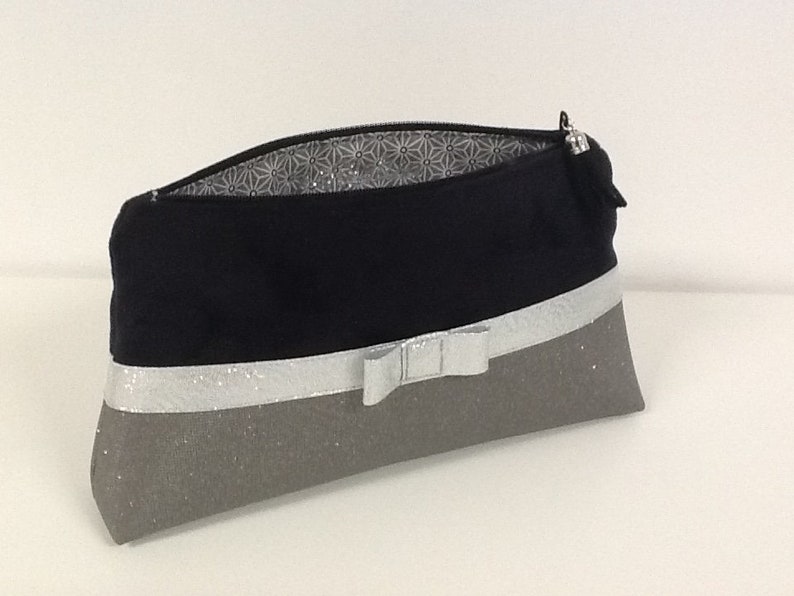 Trousse maquillage noire et gris, noeud argenté / Élégante pochette de sac en suédine, simili cuir / Petite pochette zippée personnalisable image 3