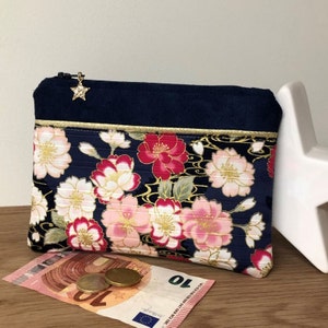 Porte monnaie bleu marine rose et doré, tissu japonais pivoines / Petite pochette suédine et tissu fleuri / Pochette de sac personnalisable