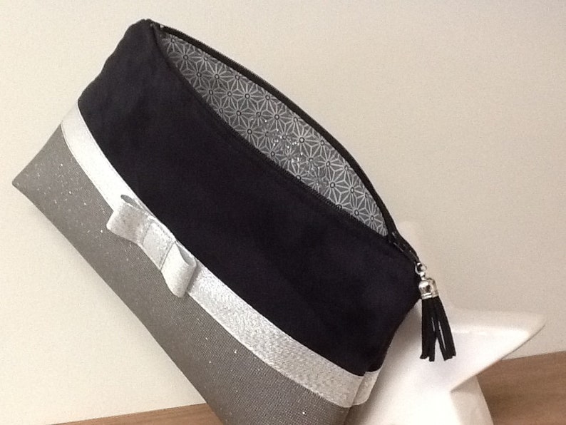 Trousse maquillage noire et gris, noeud argenté / Élégante pochette de sac en suédine, simili cuir / Petite pochette zippée personnalisable image 2