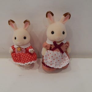Vintage Calico Critters Sylvanian Hopscotch Rabbit Family Lot of 2 Mom and Daughter Renewed 4/16/26 immagine 1