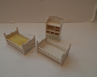 Vintage Calico Critters Children's Bedroom lot of 4 pieces