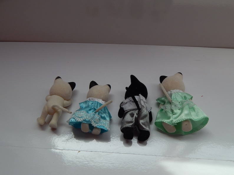 Vintage Calico Critters Sylvanian Charcoal Cat Family Lot of 4 Epoch Dad Mom and Twin Sisters