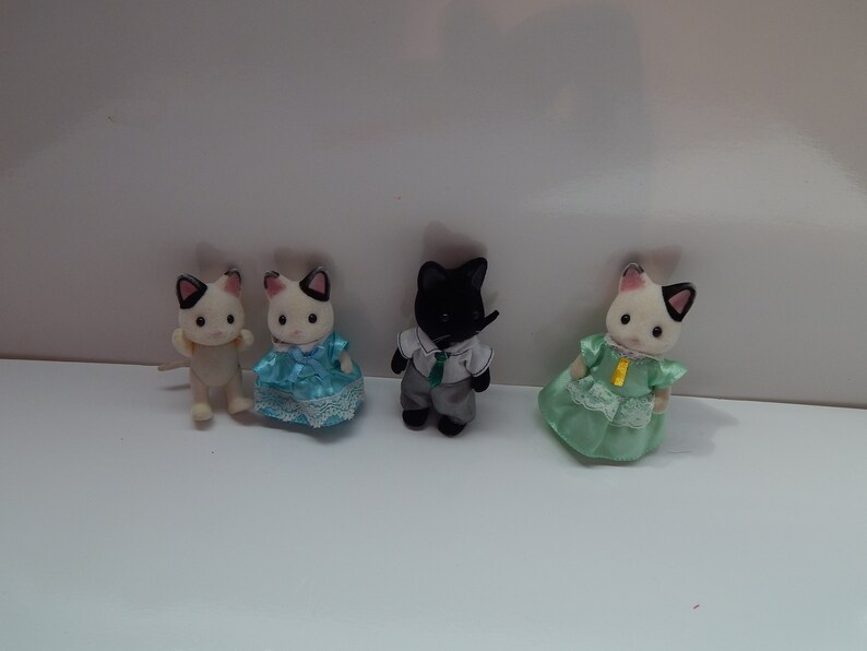 Vintage Calico Critters Sylvanian Charcoal Cat Family Lot of 4 Epoch Dad Mom and Twin Sisters