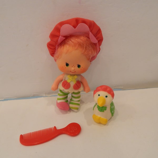 Vintage Strawberry Shortcake Cherry Cuddler Doll Kenner 1980 With Pet Gooseberry