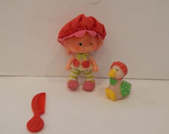 Vintage Strawberry Shortcake Cherry Cuddler Doll Kenner 1980 With Pet Gooseberry COMPLETE