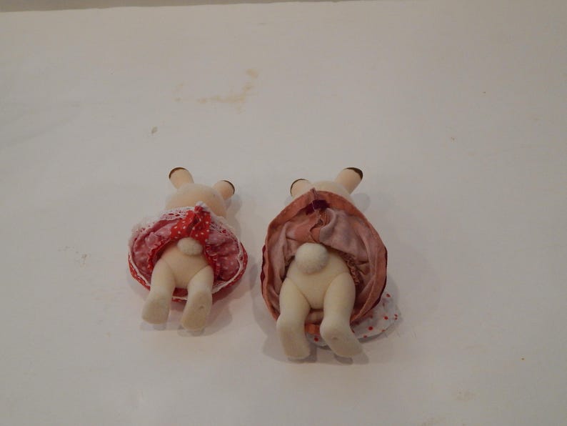 Vintage Calico Critters Sylvanian Hopscotch Rabbit Family Lot of 2 Mom and Daughter Renewed 4/16/26 immagine 2