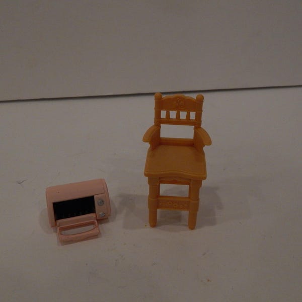 Vintage Calico Critters Dining Room Set CC1809 Lot of 2 High chair and Pink Toaster Oven