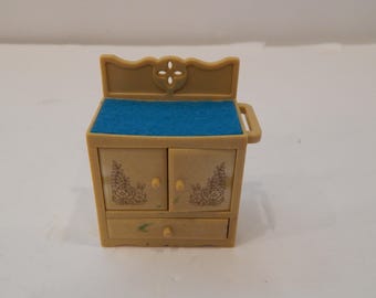 Vtg Epoch Sylvanian Families  Baby Changing Table Tomy Calico Retired Japan