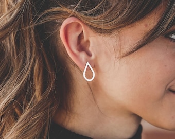 Orecchini a goccia in argento sterling: gioielli moderni e minimalisti