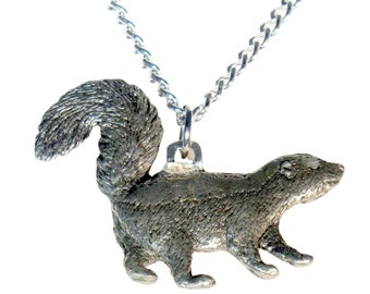 Wildlife skunk necklace (704a)