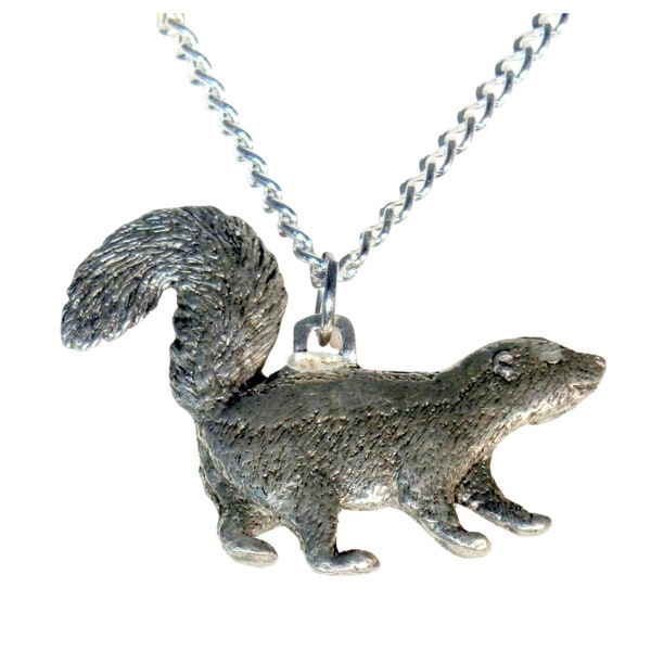 Wildlife skunk necklace (704a)