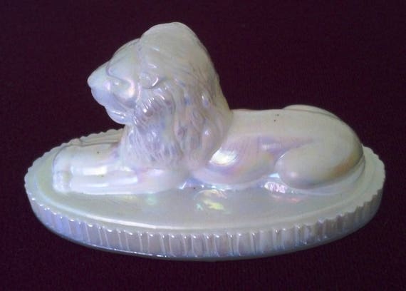 Rare Oscar Lion Pearlized White Slag Glass by Summit / Fenton Co. Opalescent Carnival Glass Paperweight