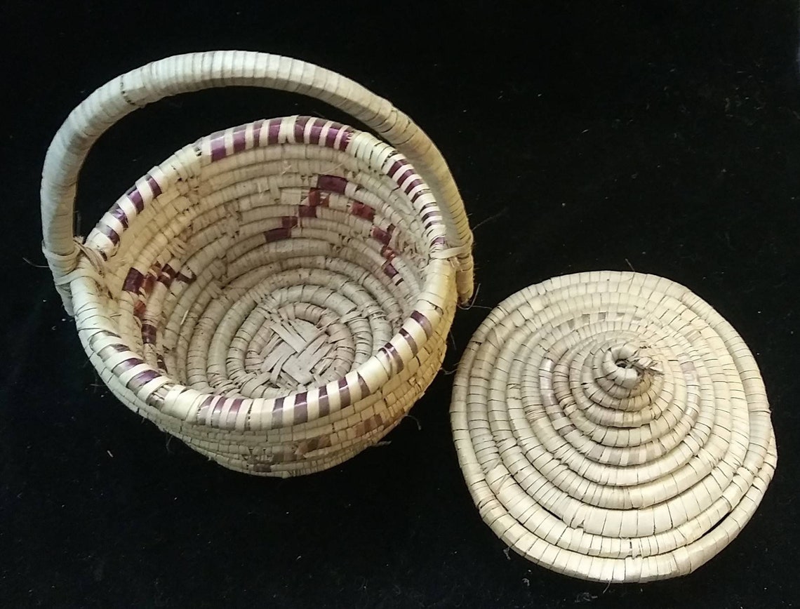 8 Vintage Hand Woven Basket With a Lid and Handle Etsy