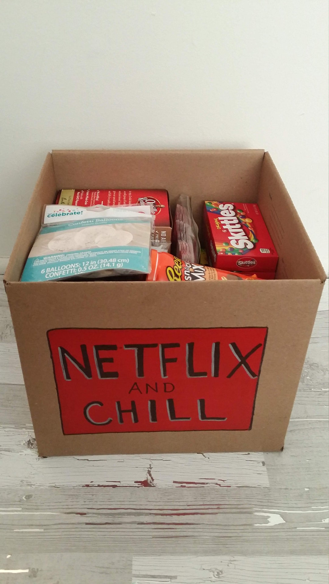 Party in einer Box Netflix und Chill Thema