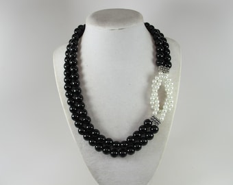 Collar llamativo de perlas de vidrio en blanco y negro, doble hebra en blanco y negro, joyería de boda