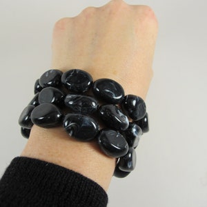 Zwarte stretcharmband met kralen, minimalistische zwarte armband, moderne zwarte stretcharmband, statement grof zwart