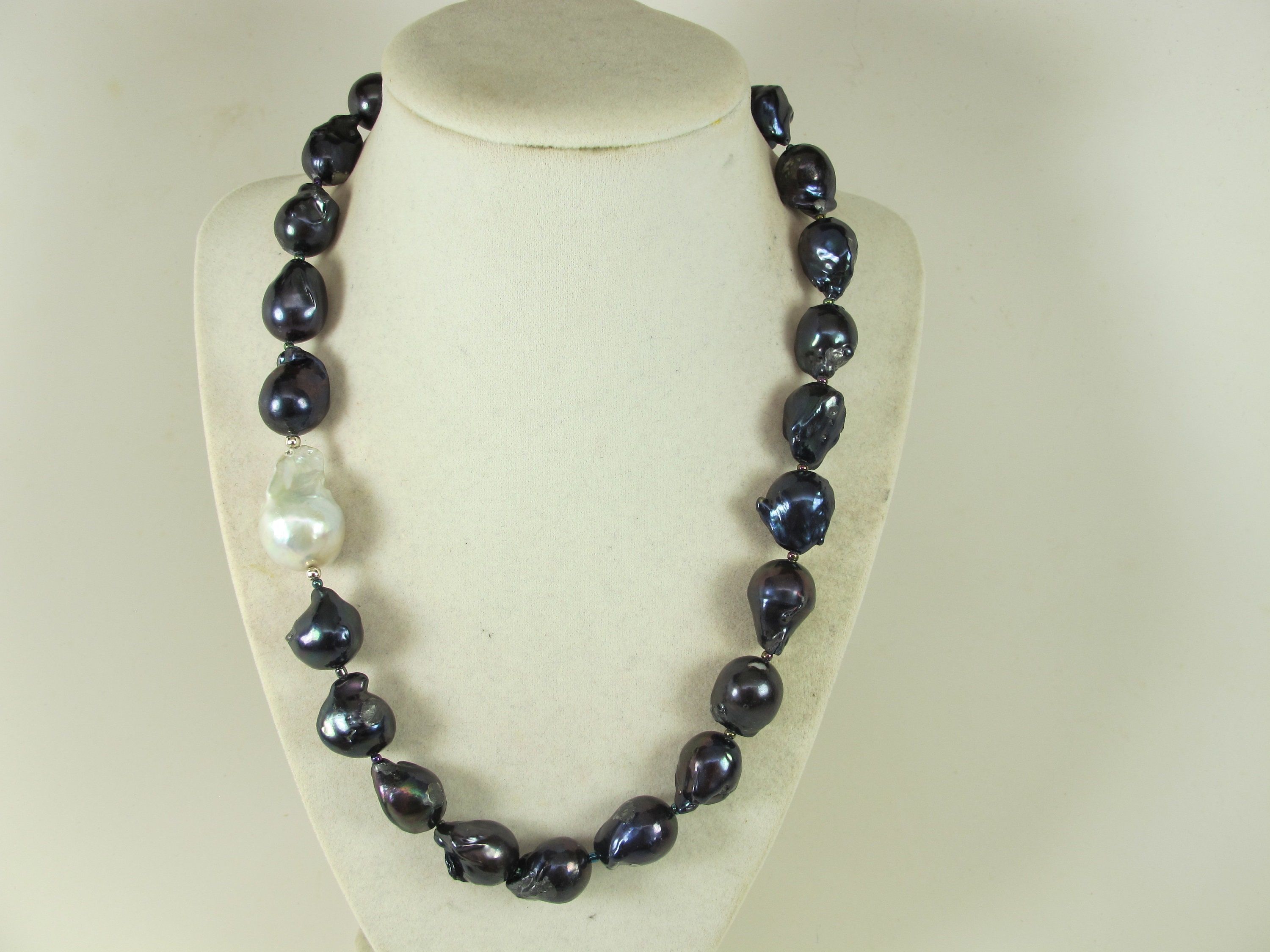 ★MIDNIGHT MOMENT.★ black pearl brick necklace Amazon.com: The Danbury Mint Midnight Spell Black Pearl