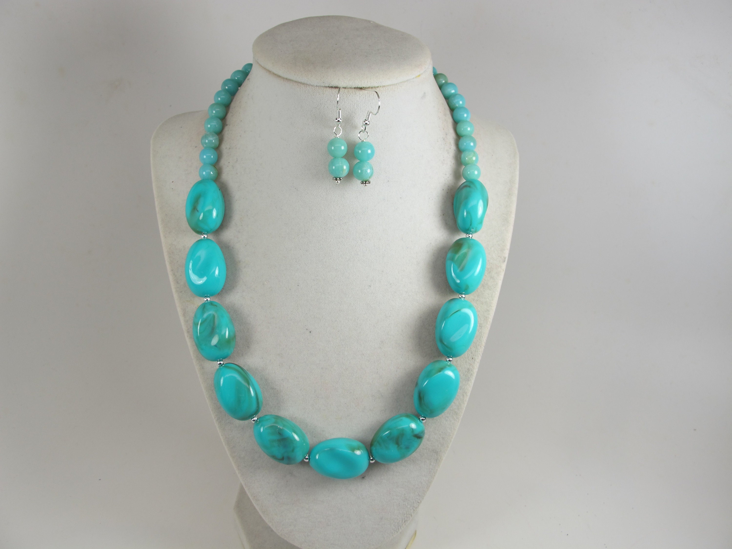 Chunky Turquoise Necklace – OMNIA