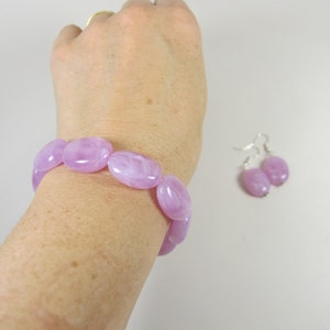 Chunky lavender lilac stretch bracelets, lilac violet bracelet set, purple mauve stretch bracelet, lilac beaded bracelet