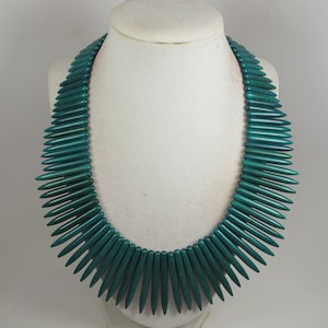 Chunky  emerald green statement necklace, genuine green stone  statement  necklace, beaded necklace, green beads, jade statement jewelry