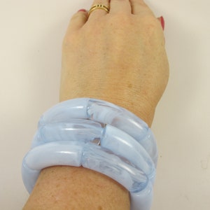 Chunky periwinkle stretch bracelet, blue bracelet, stretch baby blue bracelet, beaded bracelet, modern blue bracelet, pouder blue