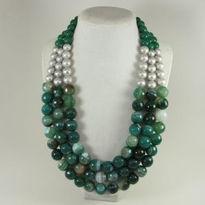Collar de ágata verde: diseño grueso de múltiples hebras (perlas grises)