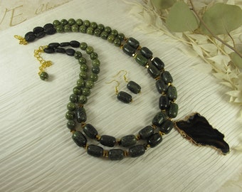 Grosse agate verte, collier vert, collier de perles vertes, collier tendance vert multirangs, collier bijoux turquoise