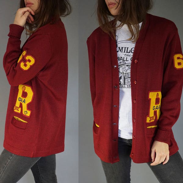 Suéter de Letterman VTG años 60 1963 || 'R' parcheado Varsity Preppy suéter || Borgoña marrón abuelo suéter universitario || Barco gratis Estados Unidos