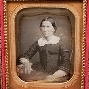 Antique Daguerreotype Photo Seated Woman * Full Union Case * 6th Plate