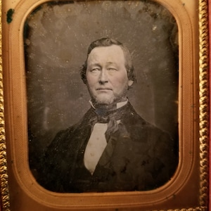 Antique Daguerreotype Photo Gentleman in Suit  * Full Union Case * 6th Plate