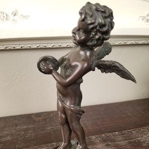 Bronzeskulptur eines Cherub mit Zimbeln nach Auguste Moreau