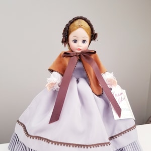Madame Alexander Vintage Portrettes Anastasia 1125 * MINT * Box, Tags & Stand