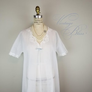 Pretty Vintage 1950&#39;s Sheer White Robe with Blue Bow Ladies Size Small