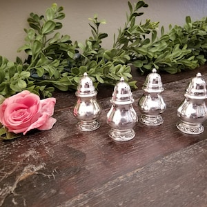 Vintage 1950&#39;s Oneida Ltd #51 Silverplate Set of 4 Salt & Pepper Shakers Set of 4