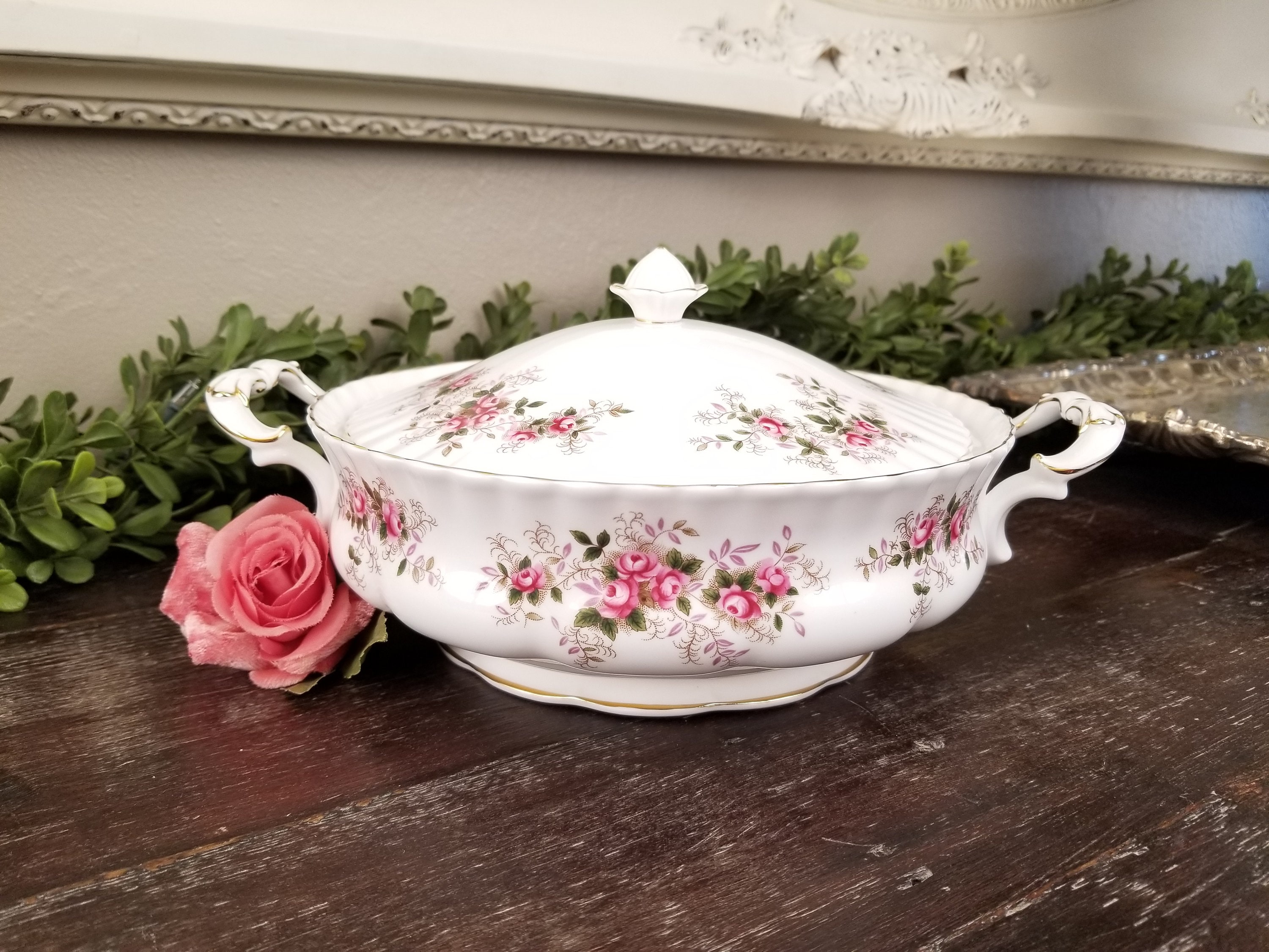 Vintage Royal Albert Lavender Rose 3 Quart Round Covered Casserole 