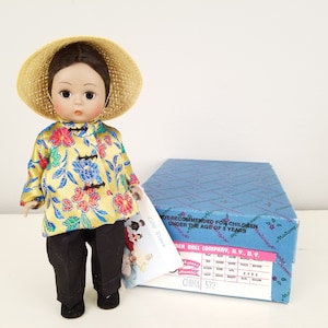 Madame Alexander Vintage International 8" Doll China # 572 * New in Box w/Stand