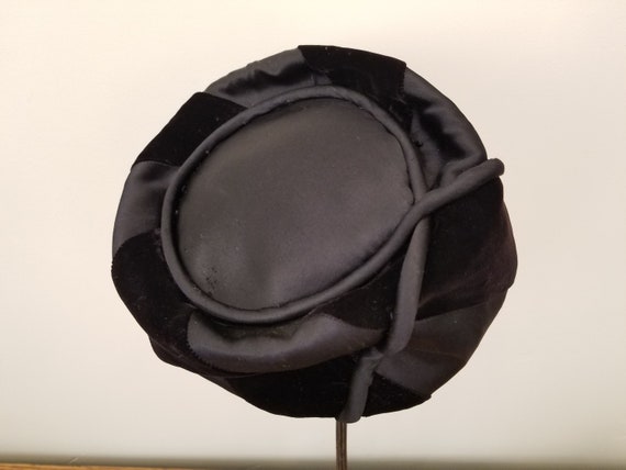 Vintage Black Velvet and Satin Swirled Pillbox Ha… - image 4