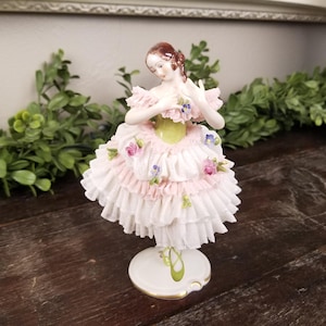 Antique Aelteste Volkstedter Dresden Lace Ballerina Dancer with Flowers 6&quot; Tall