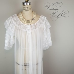 Vintage 1950&#39;s Feminine White with Lace Trim Peignoir Robe Nightie Ladies Size Medium