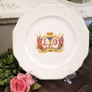1937 Royal Family Coronation for King George VI and Queen Elizabeth Commemorative Plate