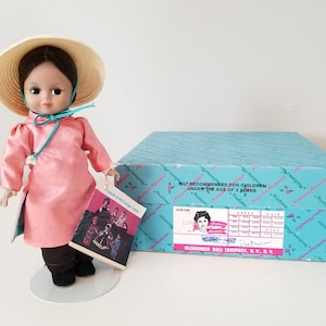 Madame Alexander International Vietnam 8 &quot;Gebogenes Knie * Neu in Box mit Ständer