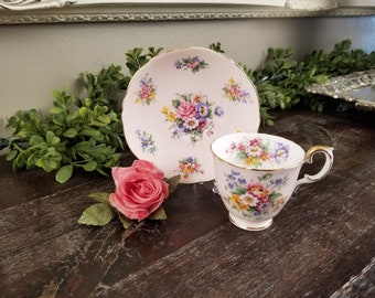 Filiżanka do herbaty i spodek w kolorze różowego złota w stylu Staffordshire z kwiatami * Wyprodukowano w Anglii