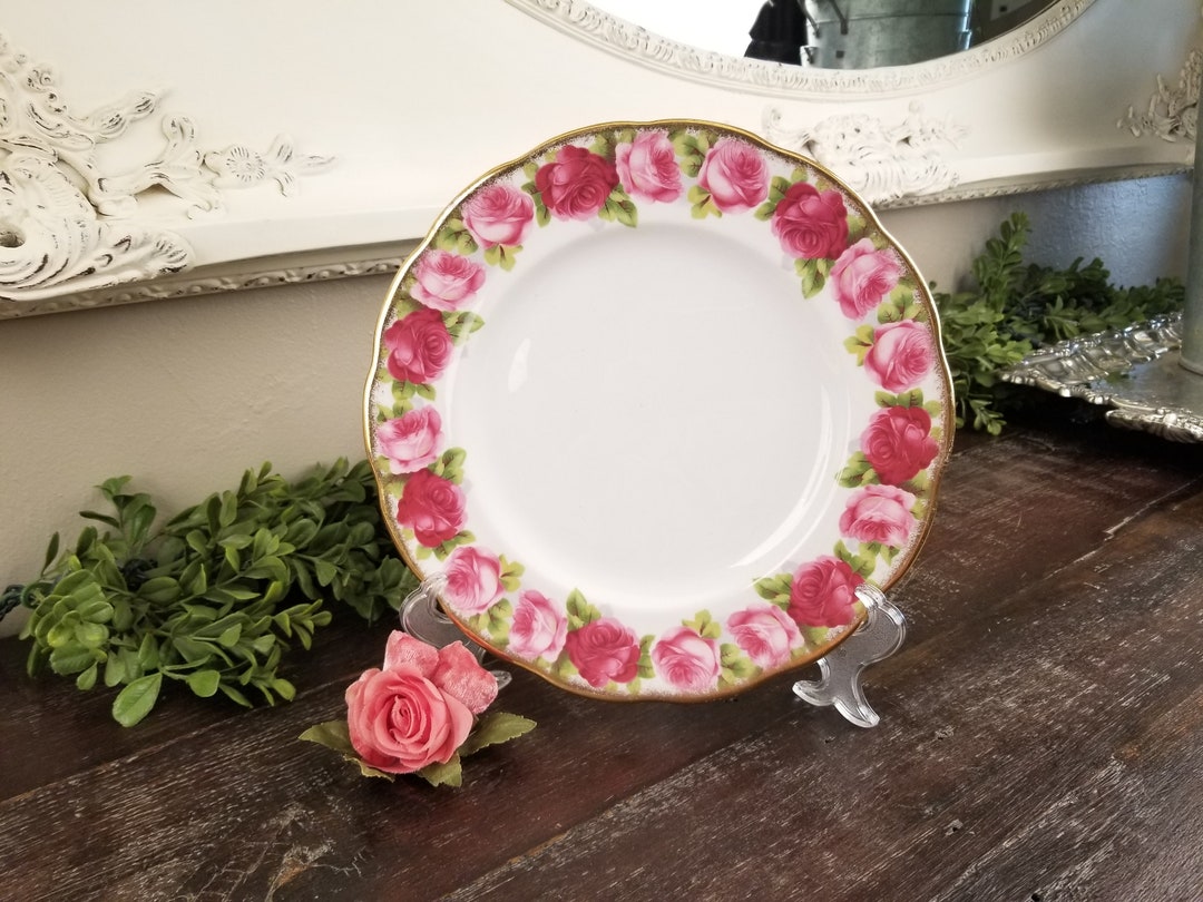 Royal Albert Old English Roses 10 3/8 Dinner Plate Fine Bone China Made