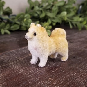 Miniature Dollhouse 1:12 Scale Flocked Dog Pomeranian