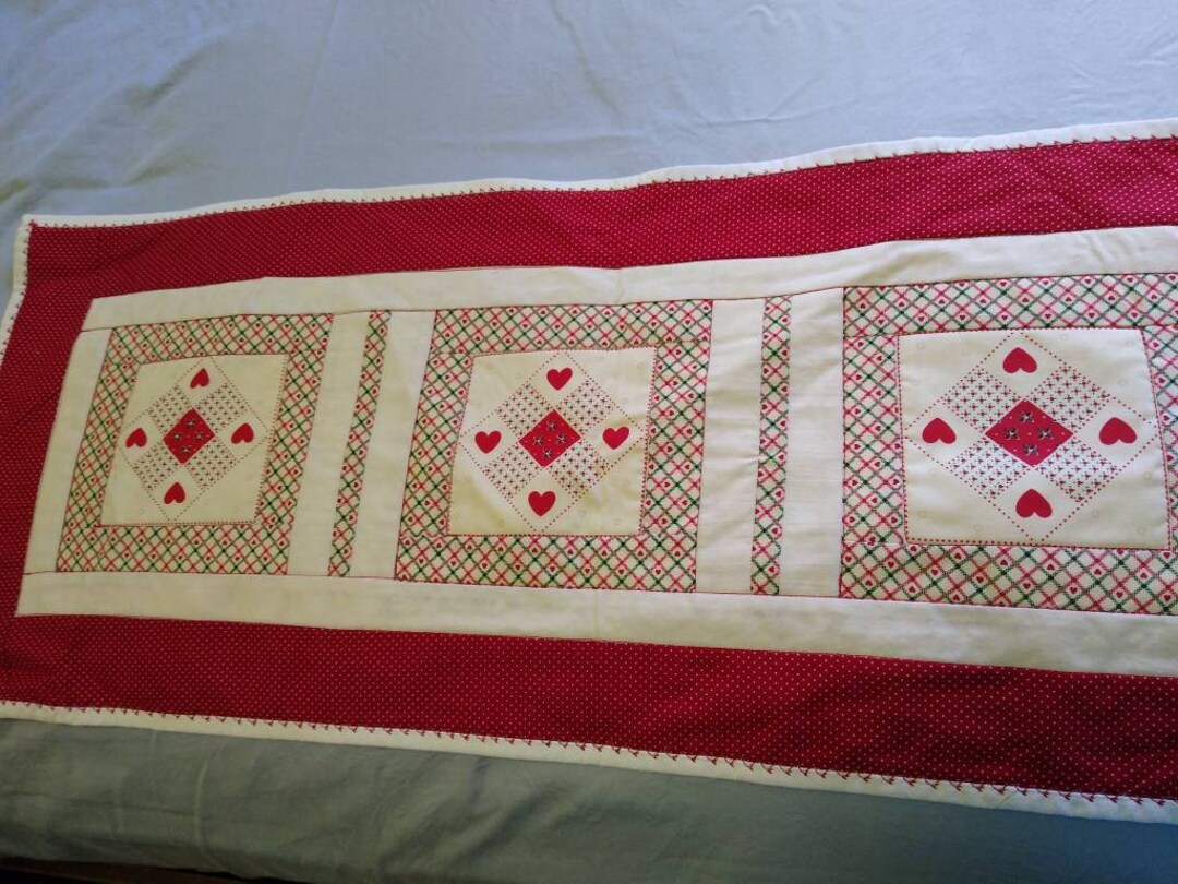 Heart Table Runner - Etsy