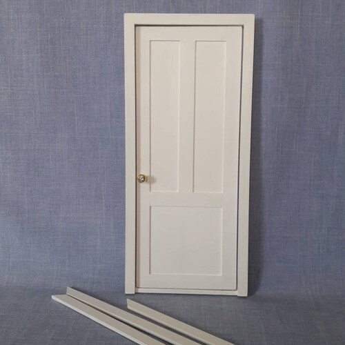 1 12 th Dolls House Front Door New With Architrave. 